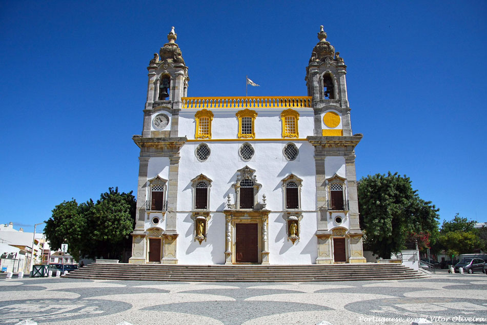 Iglesia do Carmo y Capilla de los Huesos, Faro