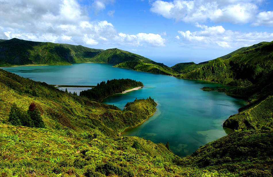 Lagoa do Fogo Viewpoint Route - Água d'Alto Beach, Azores