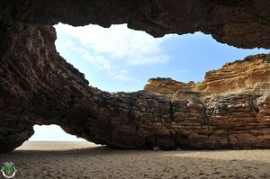 Grotto do Forno de Orca, Nazaré, Portugal